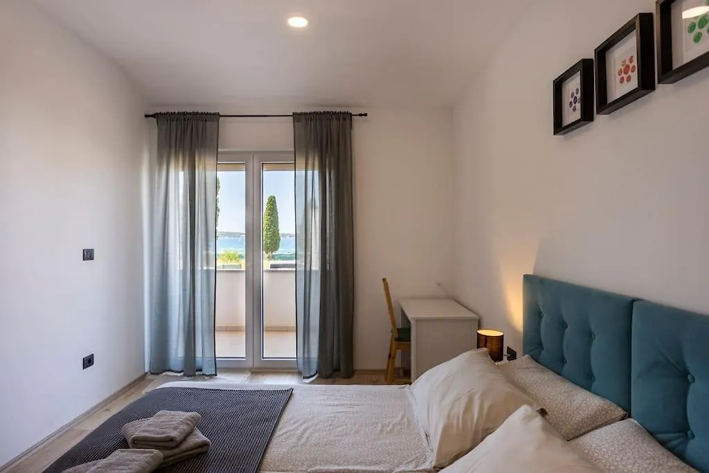 Modern Holiday House Near Beach Fazana