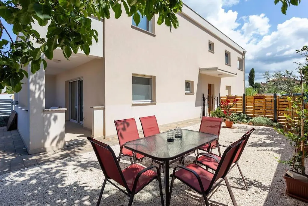 Modern Holiday House Near Beach Fazana