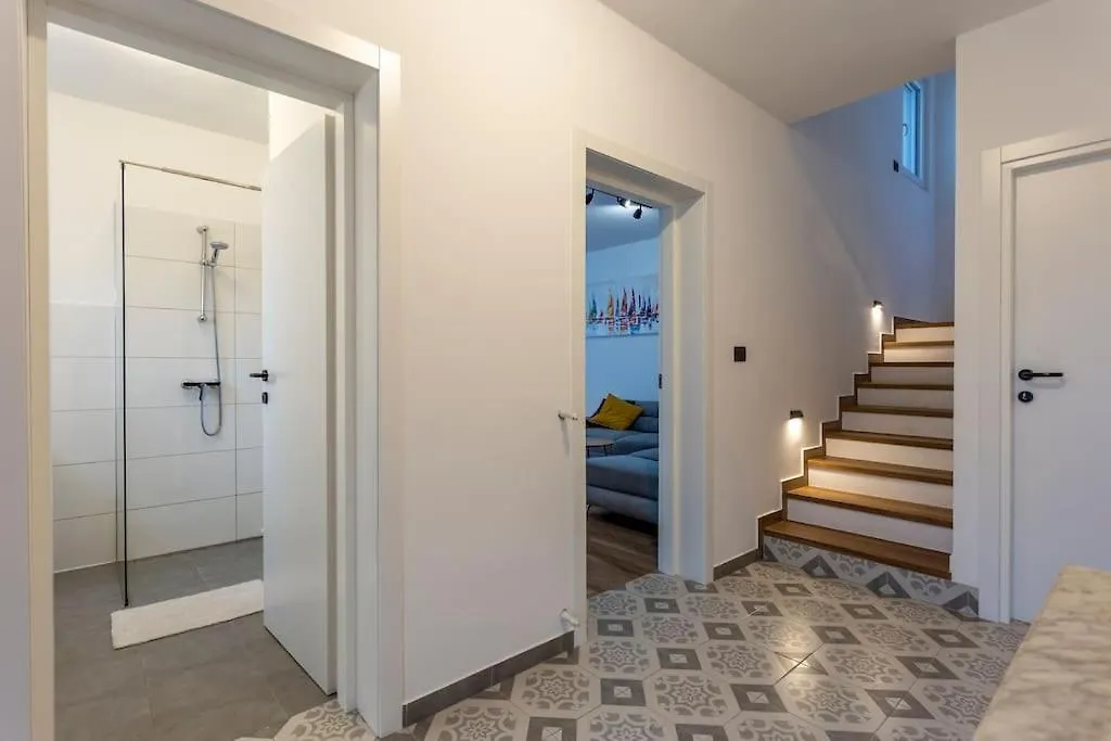 Modern Holiday House Near Beach Fazana