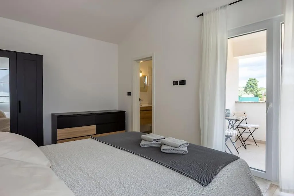 Modern Holiday House Near Beach Fazana