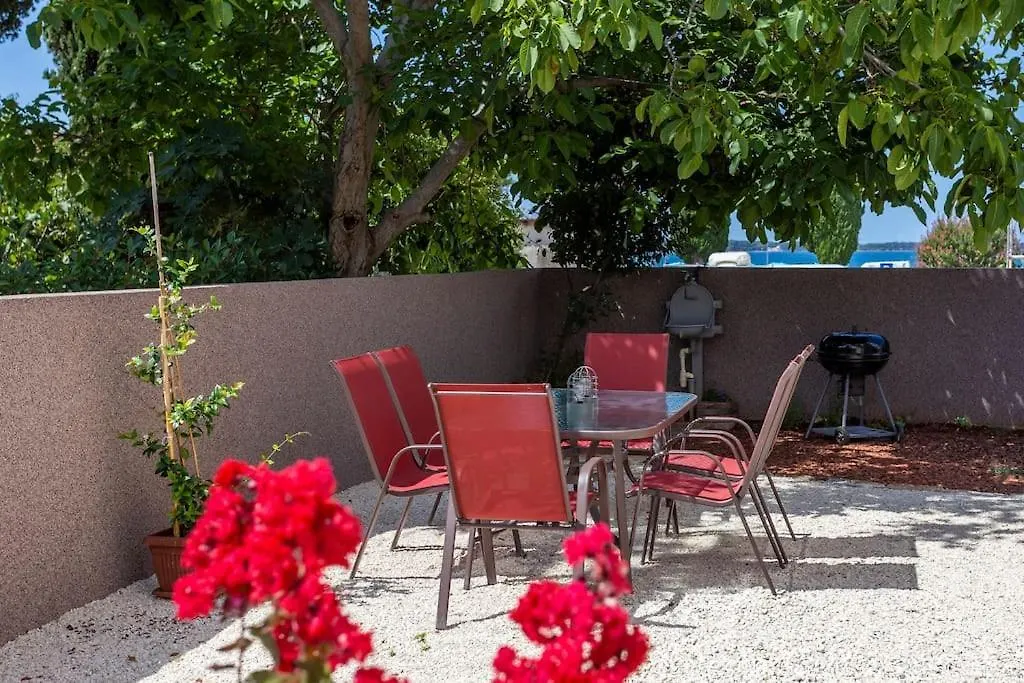 Modern Holiday House Near Beach Fazana 0*,