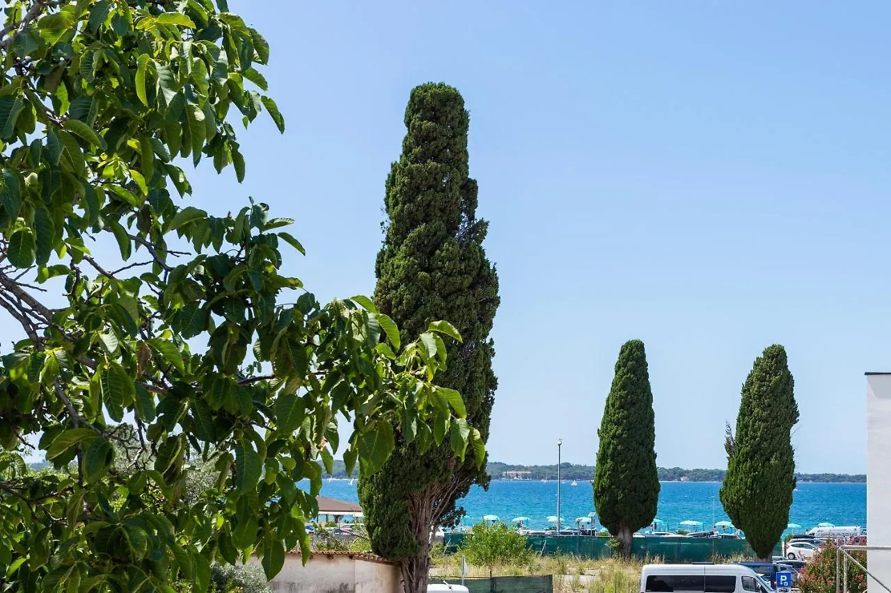 Modern Holiday House Near Beach Fazana